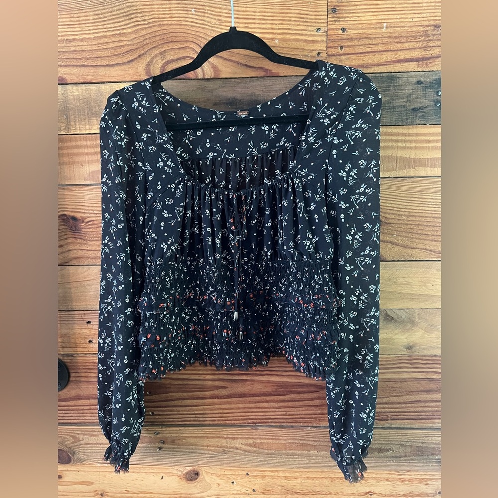 Free People Smocked Floral Ditsy Keyhole Peasant Top Womens small Black White